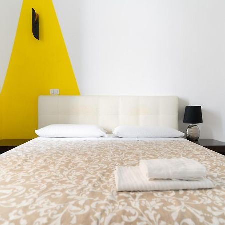 Romafullhouse Guesthouse Exterior photo